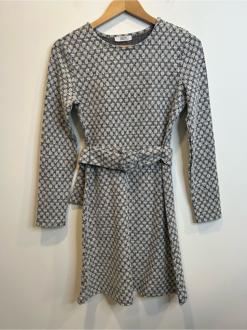 Suzy Shier black and white textured knit long sleeve belted dress